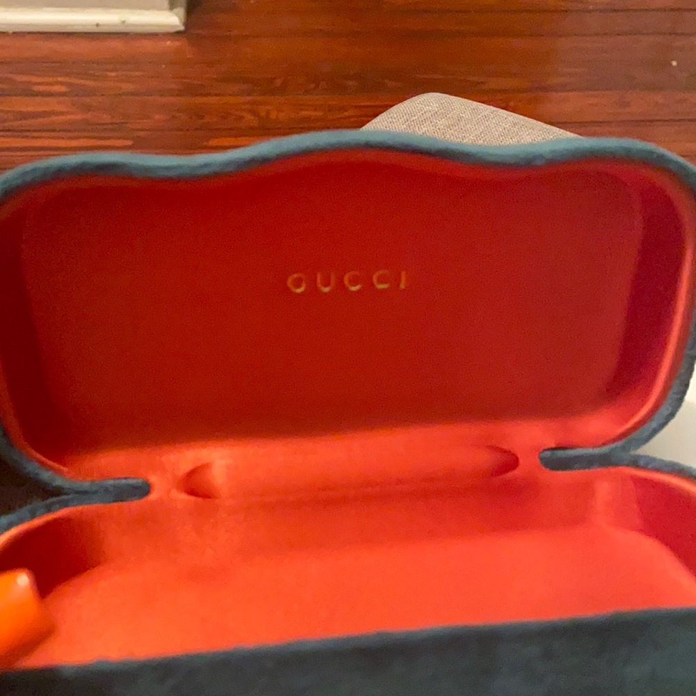 Authentic Black Gucci sunglasses